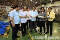 Provincial leaders work with Vinasoy Bac Ninh Soymilk Factory