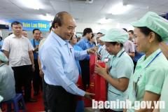 Thủ tướng Nguyễn Xuân Phúc thăm, động viên công nhân lao động tại Bắc Ninh